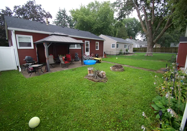 Photo 2 of Sale Pending at 2729 Bellevue Ave, Bettendorf, IA 52722 | MLS# 12732317 | Listing updated on 2026-10-20