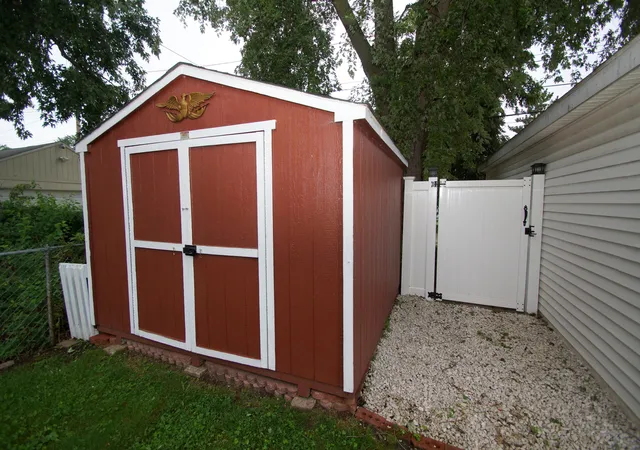 Photo 3 of Sale Pending at 2729 Bellevue Ave, Bettendorf, IA 52722 | MLS# 12732317 | Listing updated on 2026-10-20