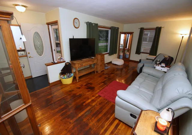 Photo 4 of Sale Pending at 2729 Bellevue Ave, Bettendorf, IA 52722 | MLS# 12732317 | Listing updated on 2026-10-20