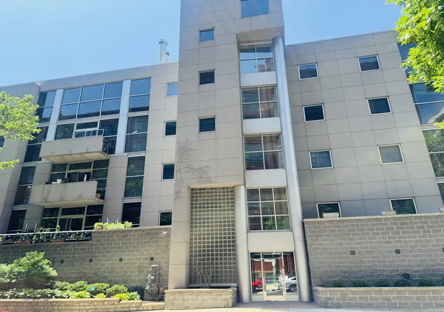 1st image of 939 W Huron St, Chicago, IL 60642