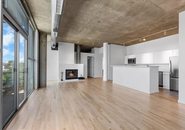 4th image of 939 W Huron St, Chicago, IL 60642