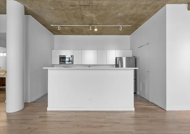 5th image of 939 W Huron St, Chicago, IL 60642