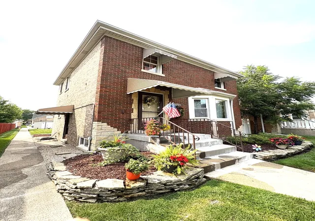 2nd image of 3620 Wenonah Ave, Berwyn, IL 60402 | MLS# 12732333