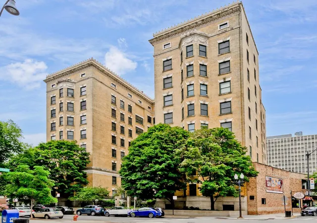 Photo 1 of Condo for sale at 559 W Surf St #500, Chicago, IL 60657 | MLS# 12732337 | Listing updated on 2026-08-25