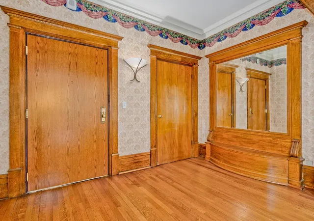 Photo 3 of Condo for sale at 559 W Surf St #500, Chicago, IL 60657 | MLS# 12732337 | Listing updated on 2026-08-25