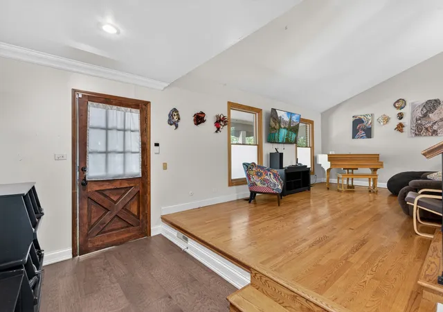 3rd image of 712 Pawnee Ln, Naperville, IL 60563 | MLS# 12732351
