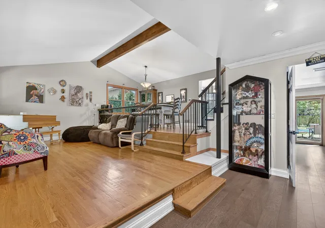 4th image of 712 Pawnee Ln, Naperville, IL 60563 | MLS# 12732351