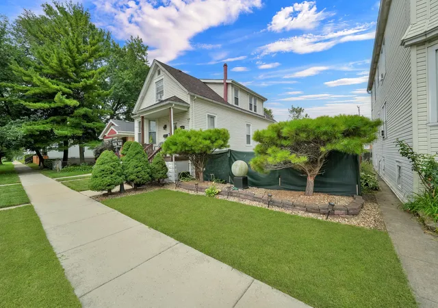 3rd image of 1410 Clarence Ave, Berwyn, IL 60402 | MLS# 12732365