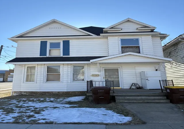 Photo 1 of Single family home for sale at 303 W Spring St, Freeport, IL 61032 | MLS# 12732376 | Listing updated on 2026-08-19