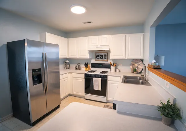 4th image of 233 W Washington St, Oswego, IL 60543 | MLS# 12732388