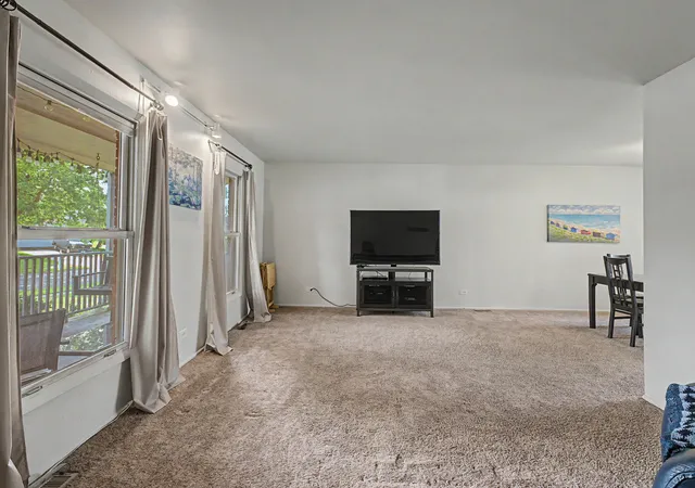 4th image of 37 Yardley Ln, Schaumburg, IL 60194 | MLS# 12732396