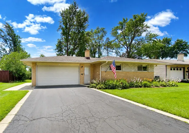 1st image of 301 Lance Dr, Des Plaines, IL 60016 | MLS# 12732406