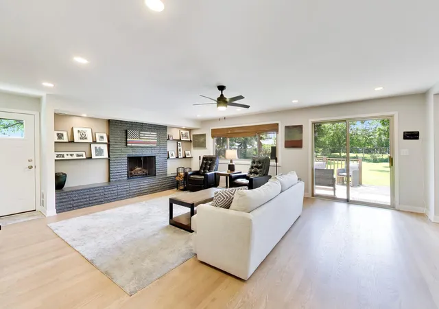 4th image of 301 Lance Dr, Des Plaines, IL 60016 | MLS# 12732406