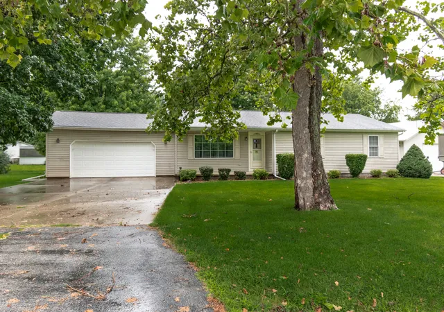 Photo 1 of Single family home for sale at 401 N West St, Odell, IL 60460 | MLS# 12732422 | Listing updated on 2026-08-19