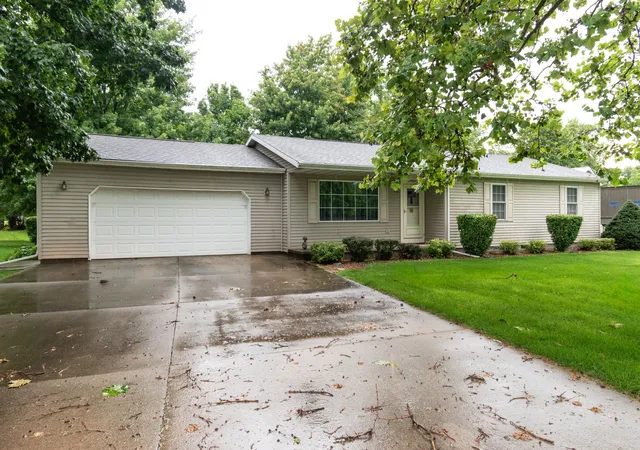 Photo 2 of Single family home for sale at 401 N West St, Odell, IL 60460 | MLS# 12732422 | Listing updated on 2026-08-19
