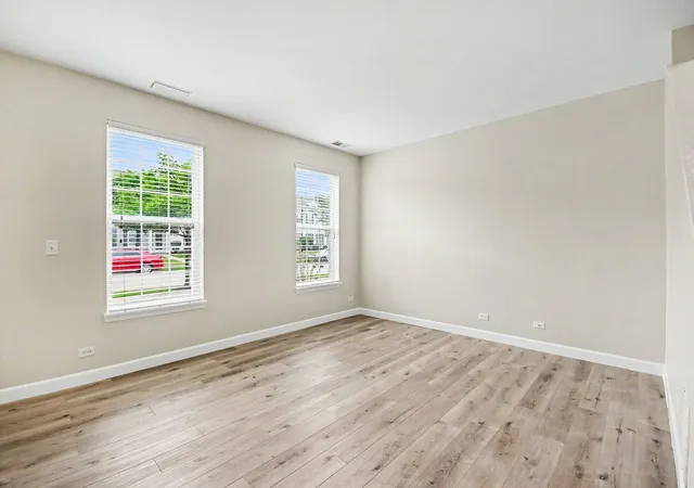 2nd image of 2531 Congress Ave #2531, Aurora, IL 60503 | MLS# 12732426