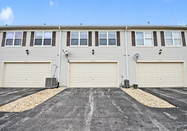 2nd image of 2531 Congress Ave, Aurora, IL 60503