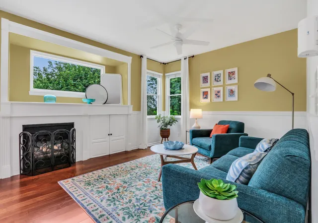 Photo 3 of Single family home for sale at 93 Old Farm Ct, Lindenhurst, IL 60046 | MLS# 12732436 | Listing updated on 2026-10-02