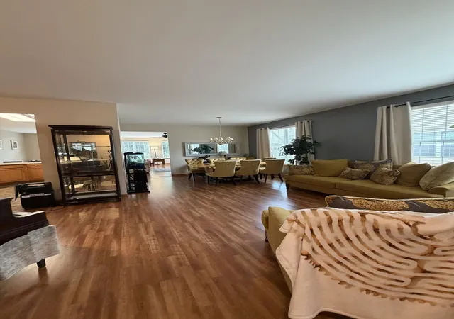 Photo 3 of Single family home for sale at 21226 Lily Lake Ln, Crest Hill, IL 60403 | MLS# 12732437 | Listing updated on 2026-08-30
