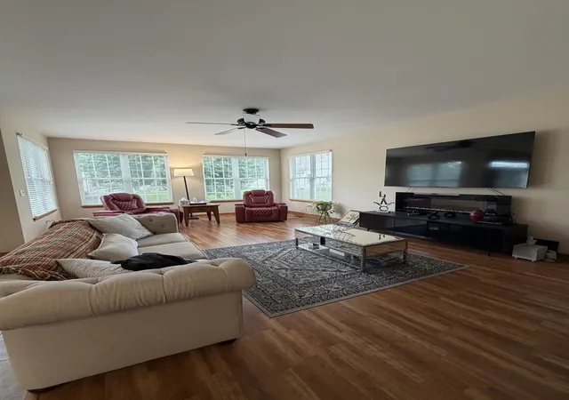 Photo 4 of Single family home for sale at 21226 Lily Lake Ln, Crest Hill, IL 60403 | MLS# 12732437 | Listing updated on 2026-08-30