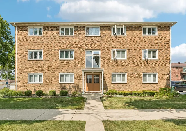 Condo for sale at 5834 W 77th Street #102, Burbank, IL 60459 | MLS# 12732442 | Listing updated on 2026-09-21