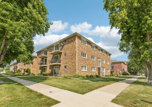 Photo 2 of Condo for sale at 5834 W 77th Street #102, Burbank, IL 60459 | MLS# 12732442 | Listing updated on 2026-09-21