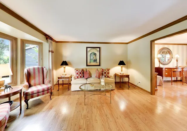 4th image of 933 Spindletree Ave, Naperville, IL 60565 | MLS# 12732452
