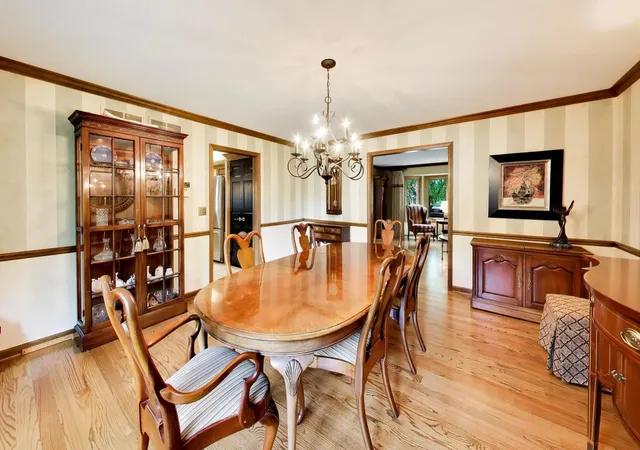 5th image of 933 Spindletree Ave, Naperville, IL 60565 | MLS# 12732452