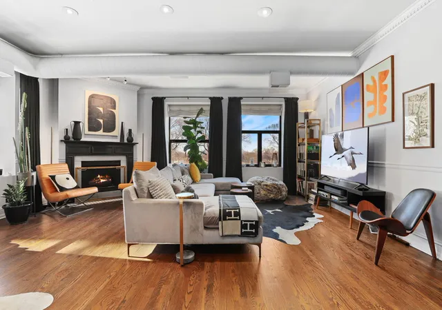 4th image of 910 S Michigan Ave, Chicago, IL 60605