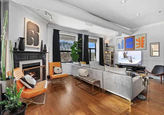 5th image of 910 S Michigan Ave, Chicago, IL 60605
