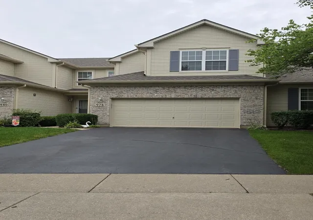 1st image of 978 Oak Ridge Blvd, Elgin, IL 60120 | MLS# 12732474