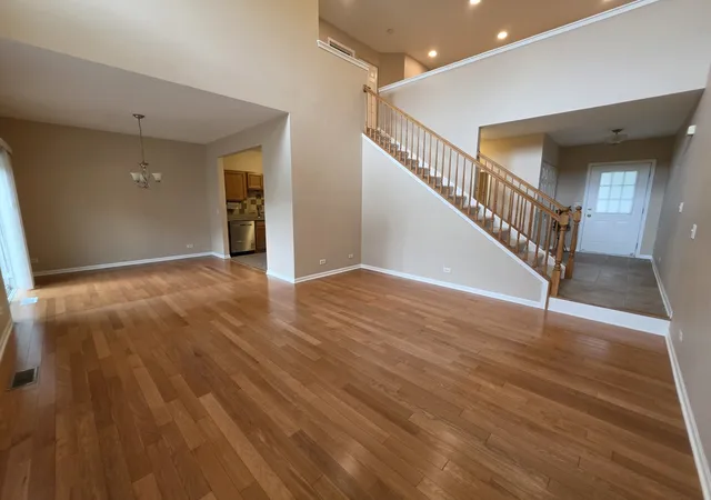 2nd image of 978 Oak Ridge Blvd, Elgin, IL 60120 | MLS# 12732474