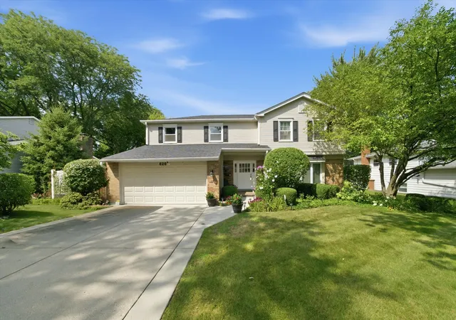 Photo 1 of Single family home for sale at 626 E Golf Rd, Libertyville, IL 60048 | MLS# 12732488 | Listing updated on 2026-08-20