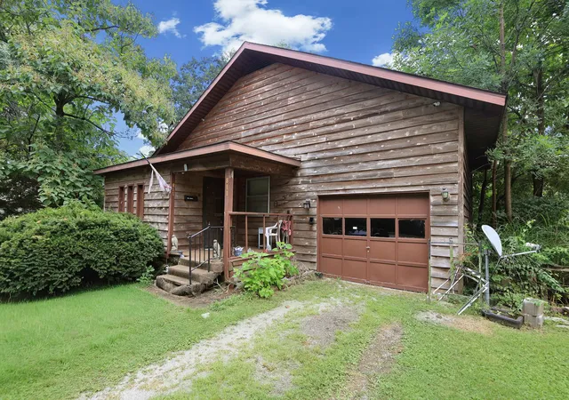 Photo 2 of Single family home for sale at 811 S Lincoln Blvd, Centralia, IL 62801 | MLS# 12732535 | Listing updated on 2026-09-04