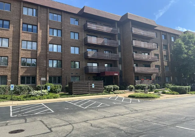 1st image of 2000 Chestnut Ave #207, Glenview, IL 60025 | MLS# 12732548