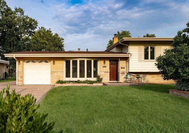 Photo 1 of Single family home for sale at 5639 N Manor Ln, Norwood Park, IL 60631 | MLS# 12732563 | Listing updated on 2026-08-31