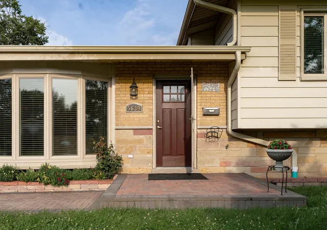 Photo 2 of Single family home for sale at 5639 N Manor Ln, Norwood Park, IL 60631 | MLS# 12732563 | Listing updated on 2026-08-31
