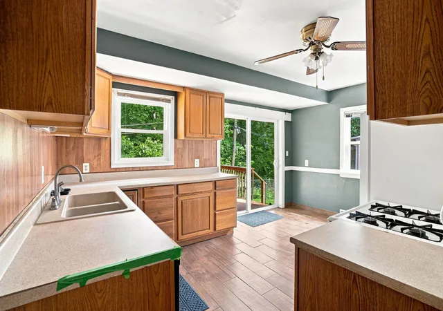 Photo 3 of Single family home for sale at 9 Blackhawk Hills Dr, Rock Island, IL 61201 | MLS# 12732567 | Listing updated on 2026-09-23