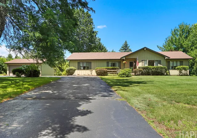 3rd image of 1702 Breezy Lawn Rd, Spring Grove, IL 60081 | MLS# 12732570