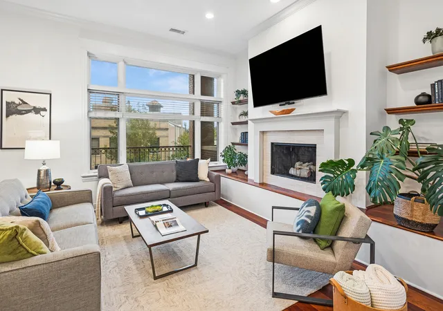 Photo 3 of Sale Pending at 4212 N Lincoln Ave #3N, Chicago, IL 60618 | MLS# 12732585 | Listing updated on 2026-09-08