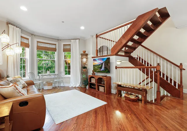 4th image of 838 Shandrew Dr, Naperville, IL 60540 | MLS# 12732586