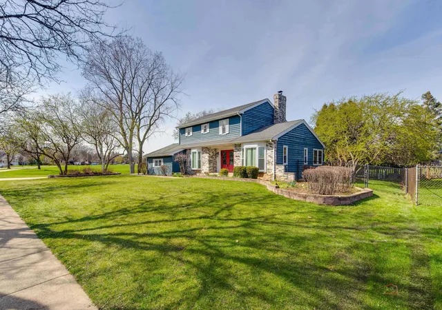 2nd image of 2326 W Weathersfield Wy, Schaumburg, IL 60193 | MLS# 12732606