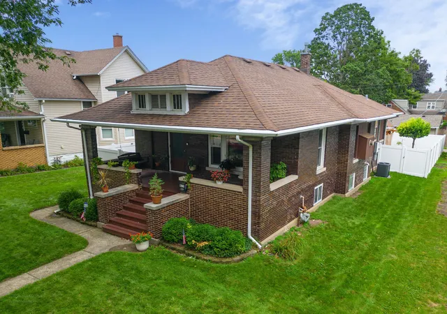 Photo 1 of Single family home for sale at 811 Farragut Pl, Joliet, IL 60435 | MLS# 12732616 | Listing updated on 2026-08-20