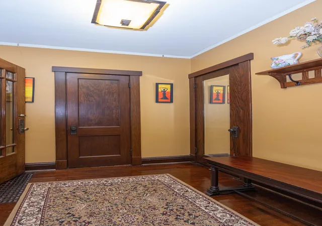 Photo 2 of Single family home for sale at 811 Farragut Pl, Joliet, IL 60435 | MLS# 12732616 | Listing updated on 2026-08-20
