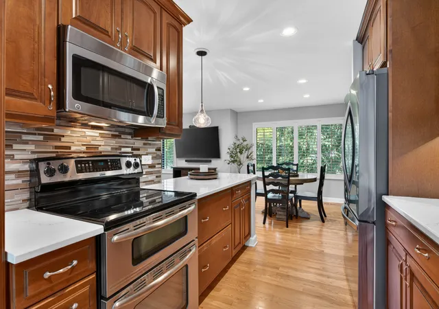 Photo 4 of Sale Pending at 330 Mallard Point, Lake Barrington, IL 60010 | MLS# 12732619 | Listing updated on 2026-09-04