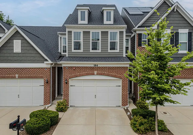 Photo 1 of Townhouse for sale at 164 Roslyn Pl, Bloomingdale, IL 60108 | MLS# 12732626 | Listing updated on 2026-08-21
