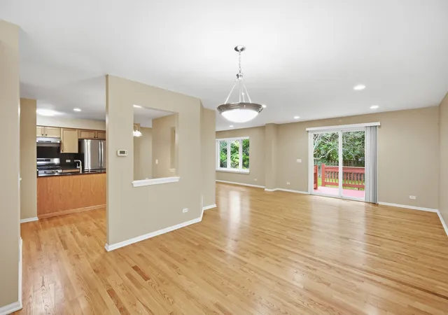 Photo 3 of Townhouse for sale at 2645 Chelsey St, Buffalo Grove, IL 60089 | MLS# 12732627 | Listing updated on 2026-09-02