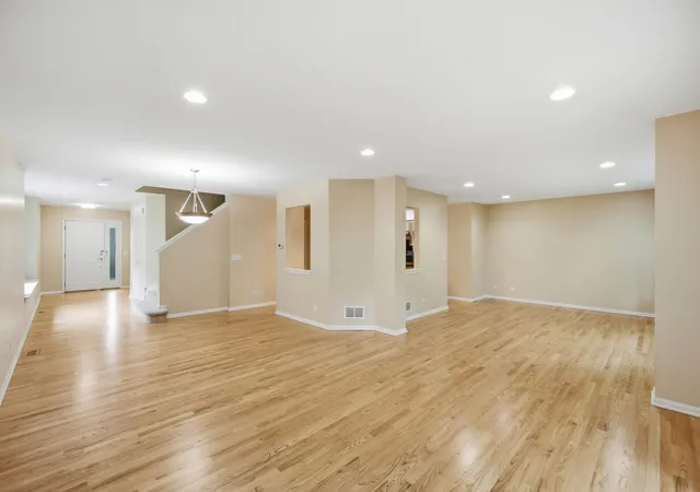 Photo 4 of Townhouse for sale at 2645 Chelsey St, Buffalo Grove, IL 60089 | MLS# 12732627 | Listing updated on 2026-09-02