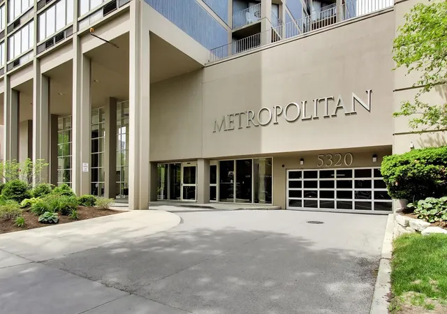 3rd image of 5320 N Sheridan Rd, Chicago, IL 60640