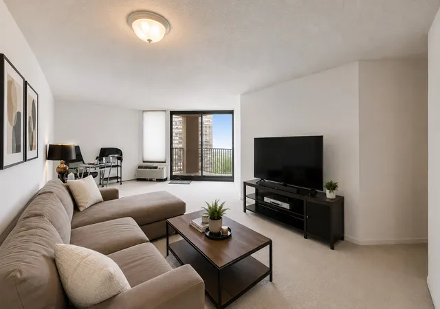 5th image of 5320 N Sheridan Rd, Chicago, IL 60640
